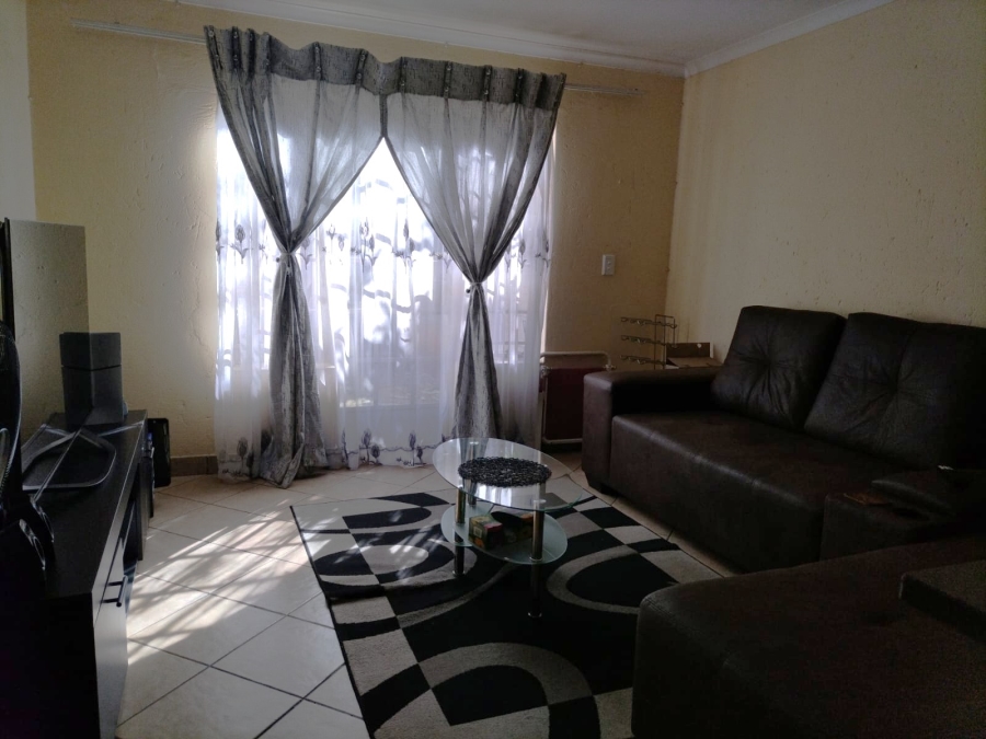 1 Bedroom Property for Sale in Waterval East North West